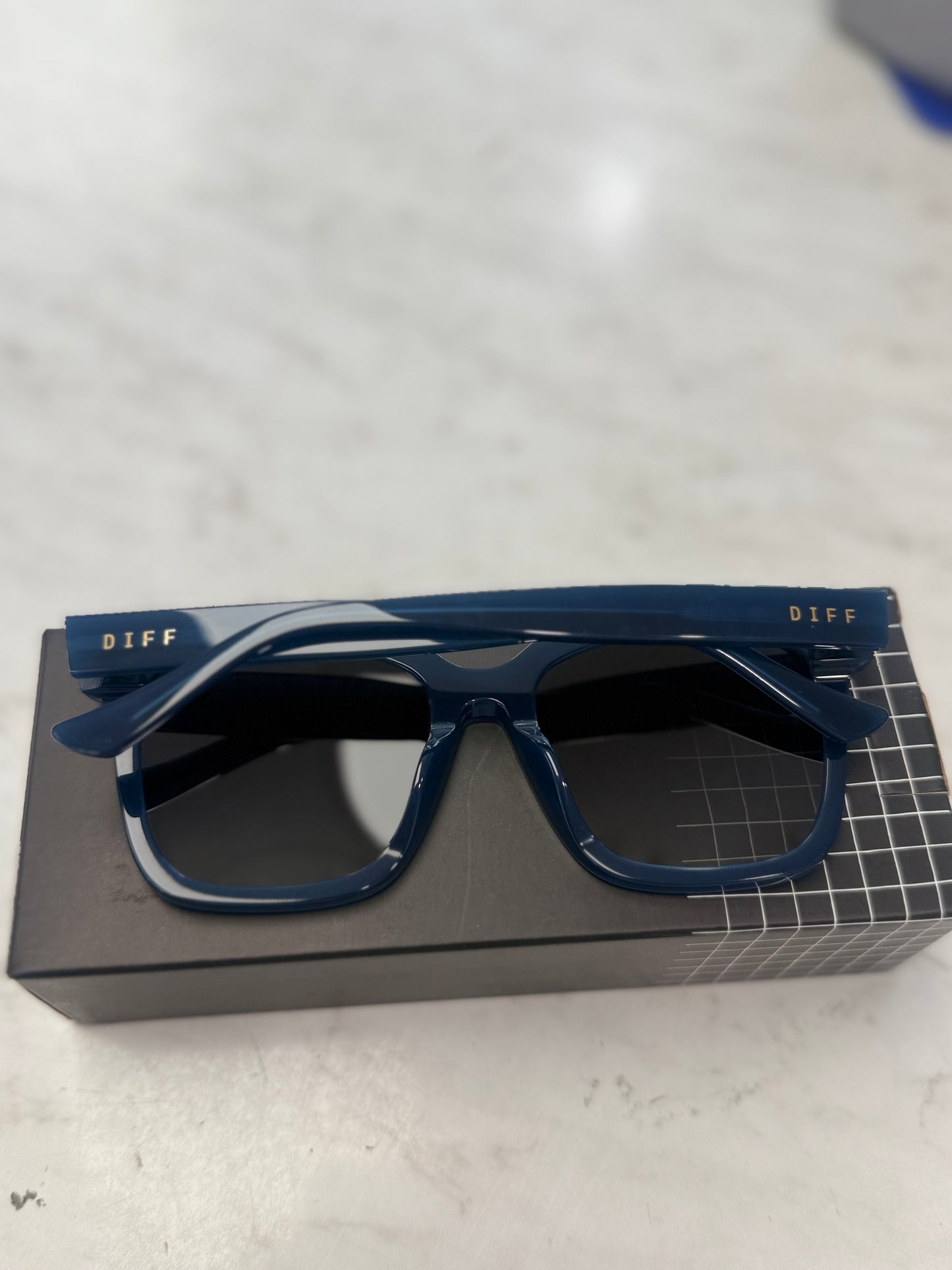 Meredith Sunglasses- Blue (Grey Gradient)