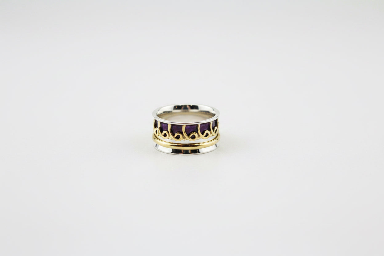 The Xoey spinner ring