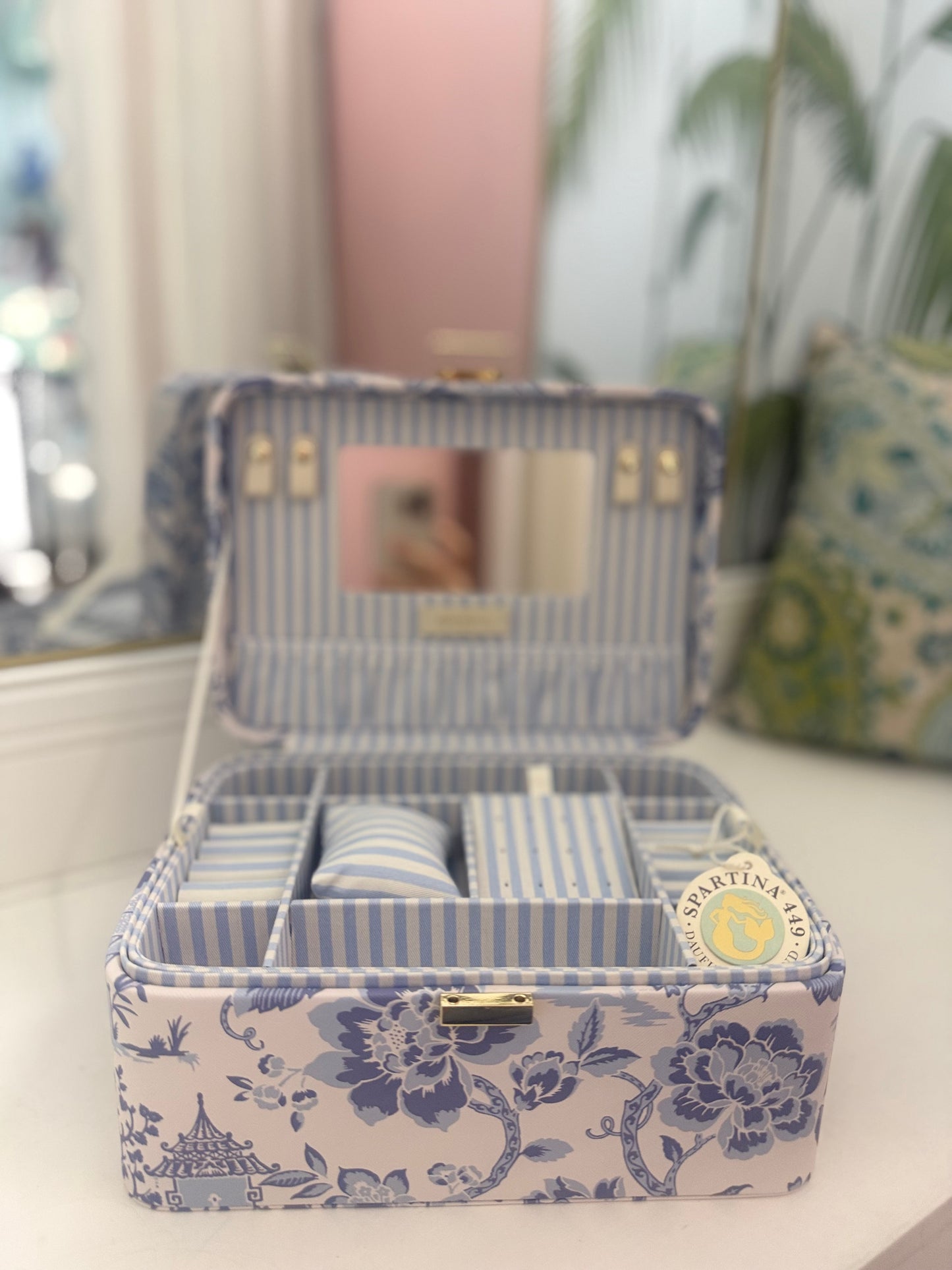 Medium Desktop Jewelry Case Garden Toile